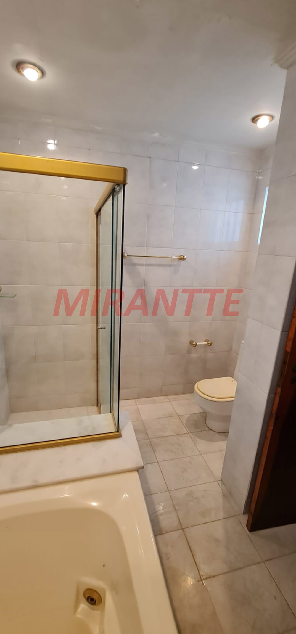 Sobrado de 290m² com 4 quartos em Tremembe