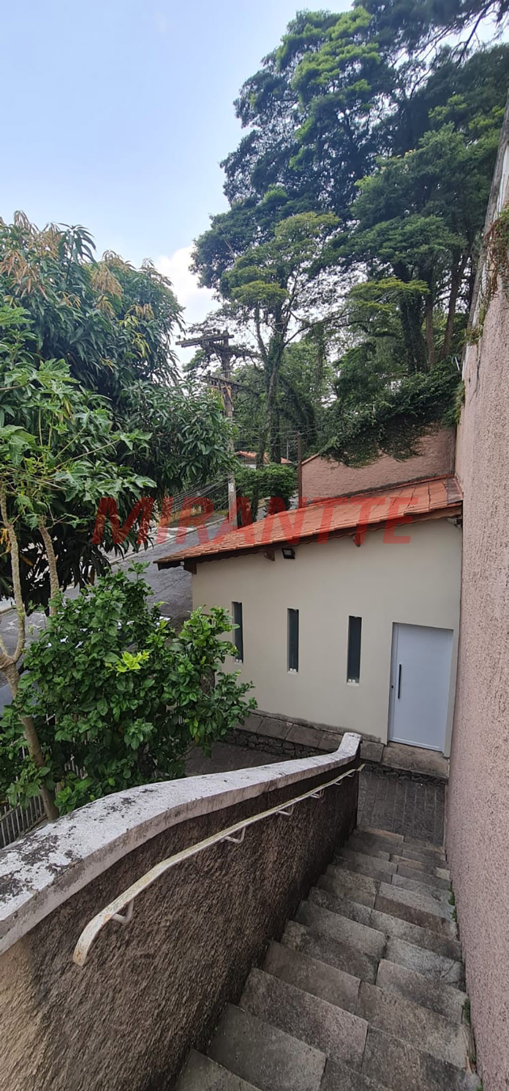 Sobrado de 290m² com 4 quartos em Tremembe