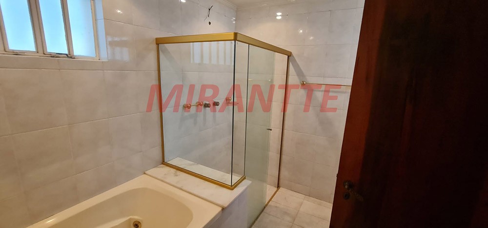 Sobrado de 290m² com 4 quartos em Tremembe