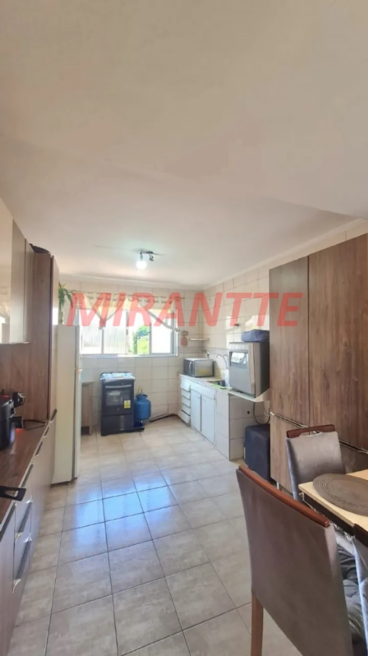 Sobrado de 174m² com 3 quartos em Santana