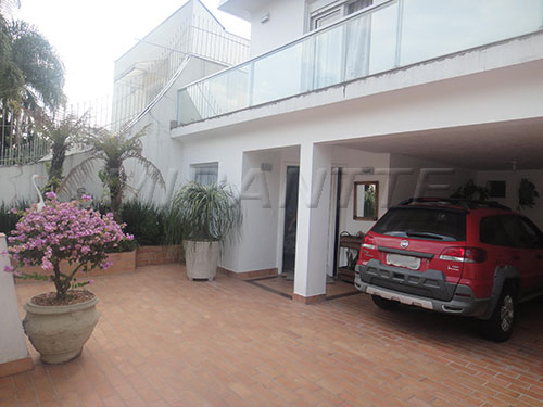 Sobrado de 420m² com 4 quartos em Jardim Leonor Mendes De Barros