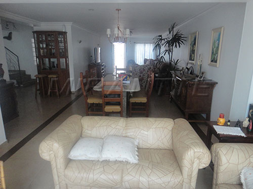 Sobrado de 420m² com 4 quartos em Jardim Leonor Mendes De Barros