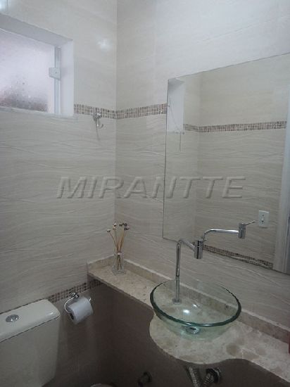 Sobrado de 420m² com 4 quartos em Jardim Leonor Mendes De Barros