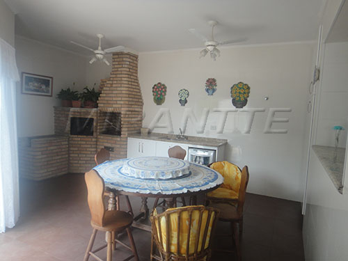 Sobrado de 420m² com 4 quartos em Jardim Leonor Mendes De Barros