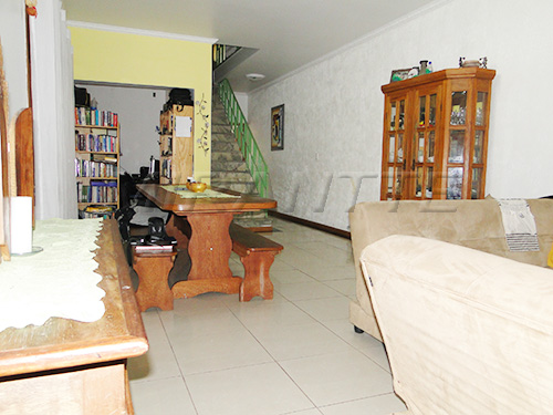 Sobrado de 247m² com 3 quartos em Santana