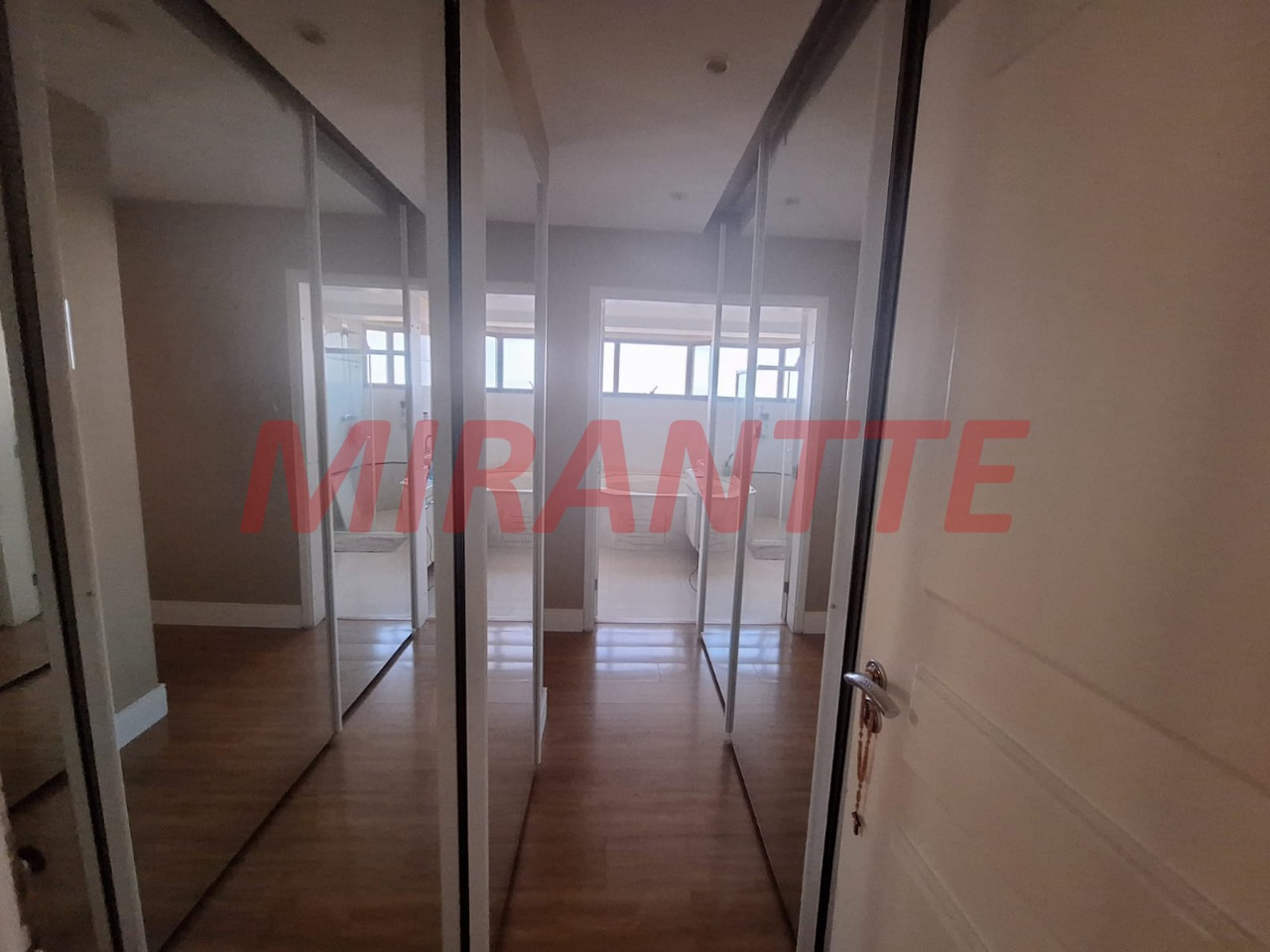 Apartamento de 250m² com 4 quartos em Santana