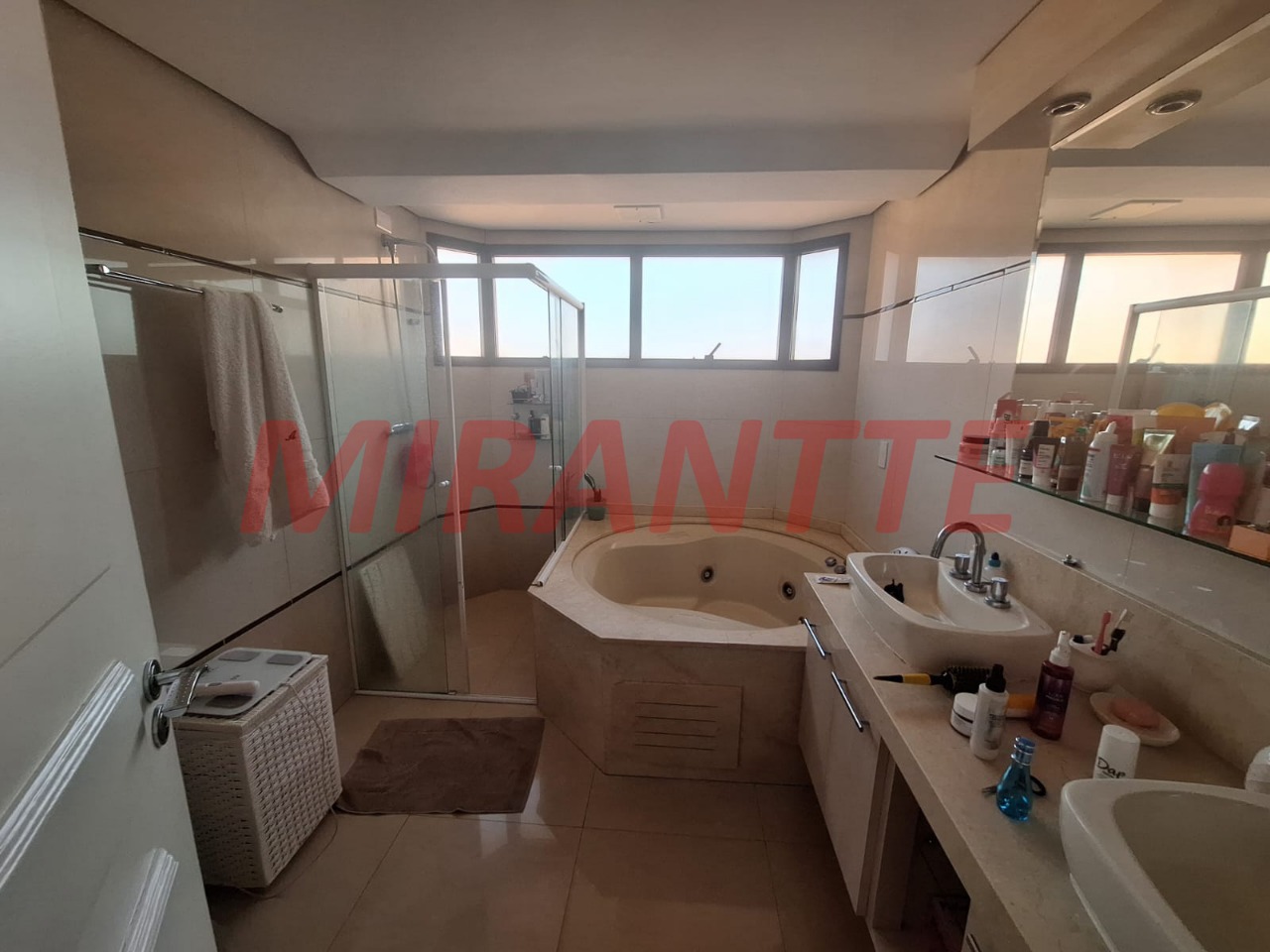 Apartamento de 250m² com 4 quartos em Santana