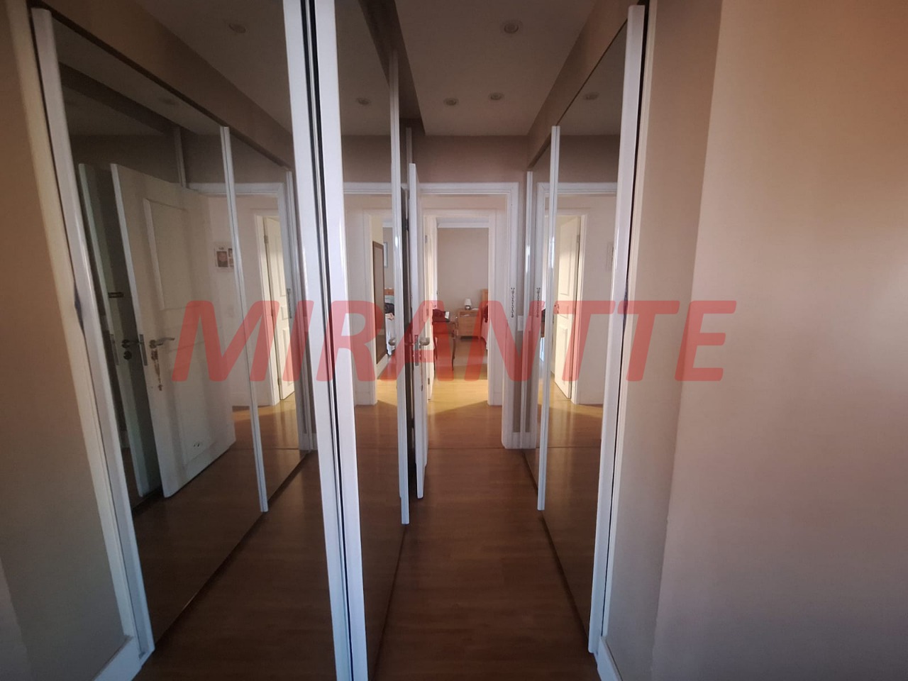 Apartamento de 250m² com 4 quartos em Santana