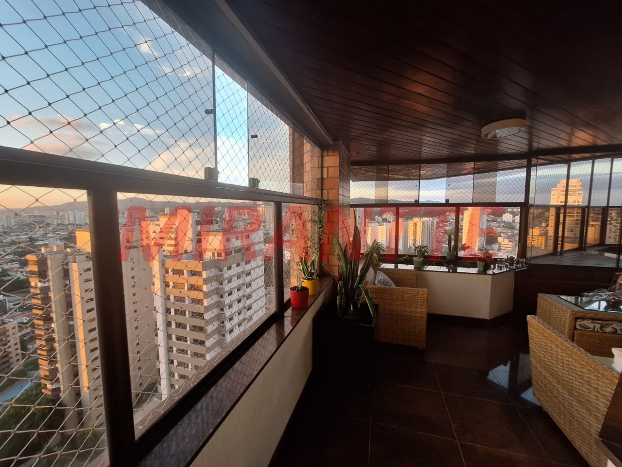 Apartamento de 250m² com 4 quartos em Santana