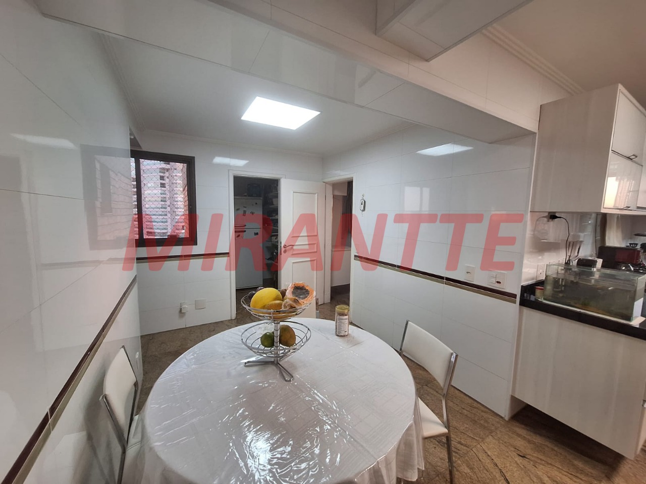 Apartamento de 250m² com 4 quartos em Santana