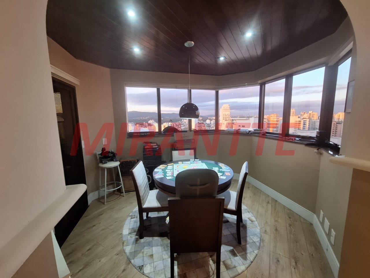 Apartamento de 250m² com 4 quartos em Santana