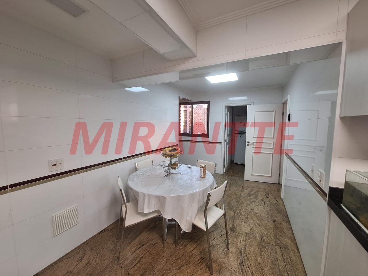 Apartamento de 250m² com 4 quartos em Santana