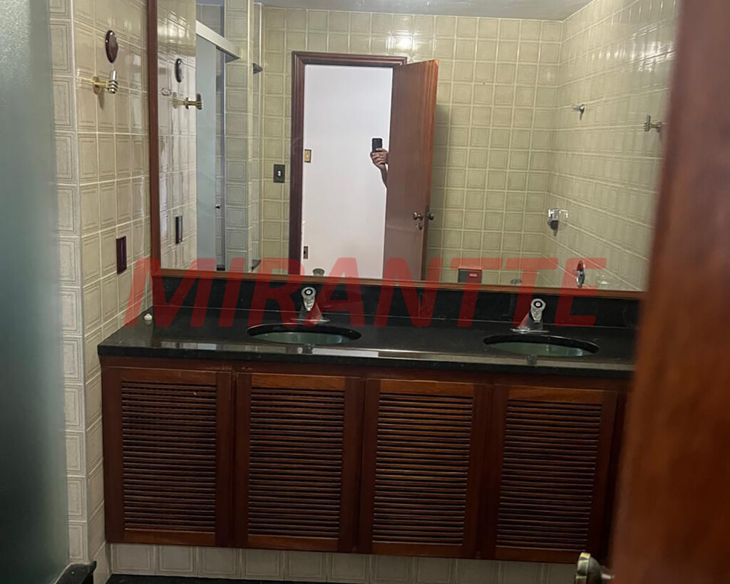 Sobrado de 350m² com 4 quartos em Santana