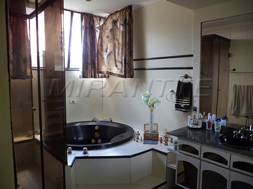 Sobrado de 262m² com 4 quartos em Vila Nova Parada
