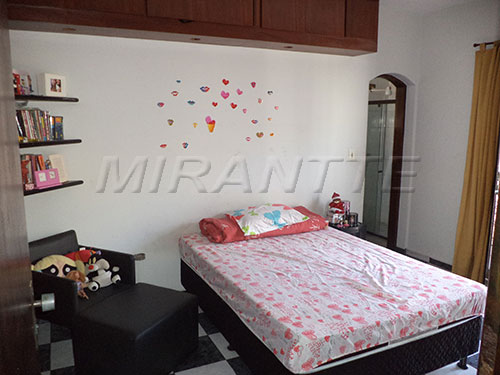 Sobrado de 262m² com 4 quartos em Vila Nova Parada