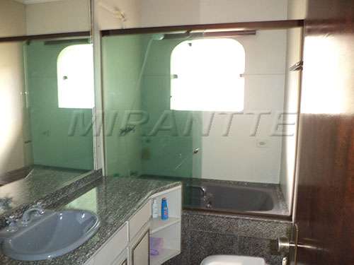 Sobrado de 262m² com 4 quartos em Vila Nova Parada
