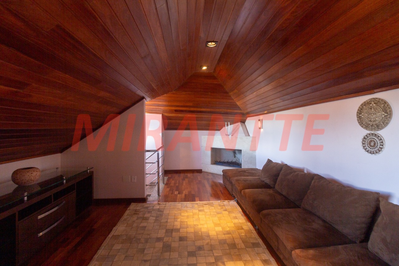 Sobrado de 250m² com 4 quartos em Horto Florestal