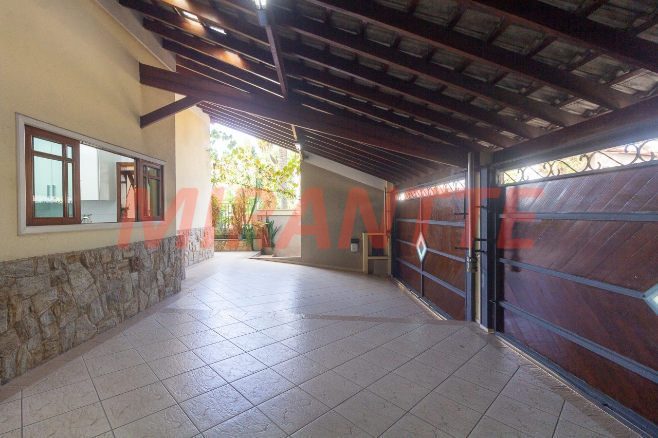 Sobrado de 250m² com 4 quartos em Horto Florestal
