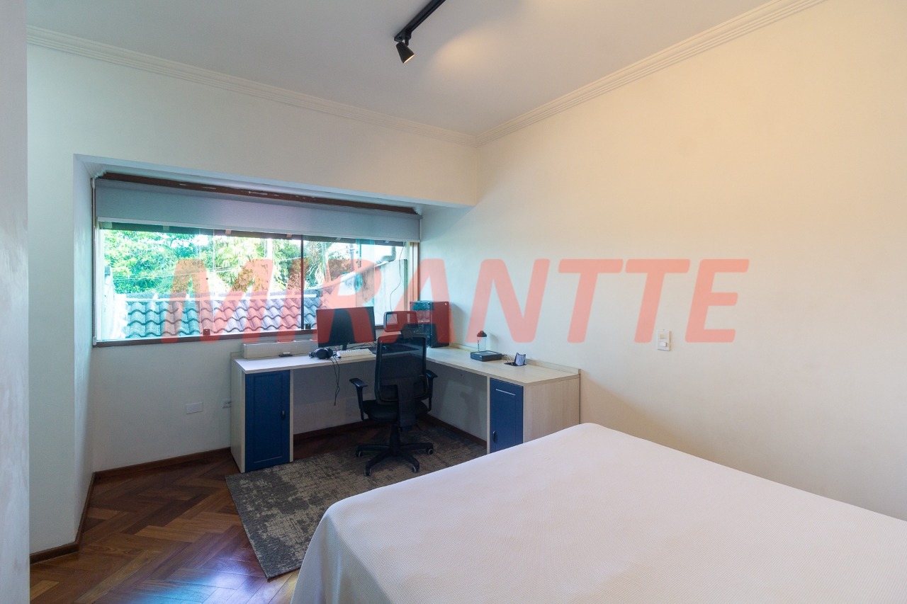 Sobrado de 250m² com 4 quartos em Horto Florestal