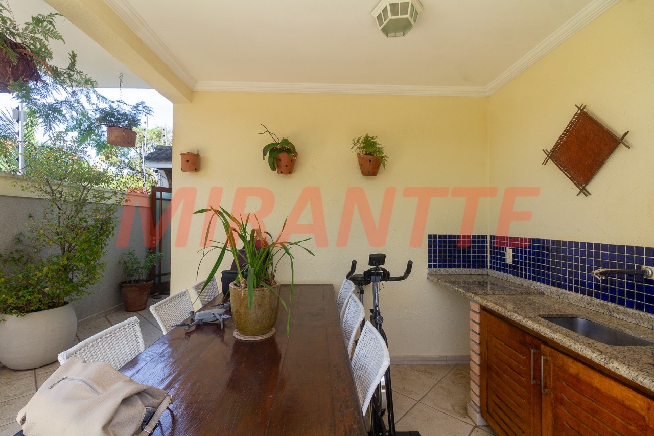 Sobrado de 250m² com 4 quartos em Horto Florestal