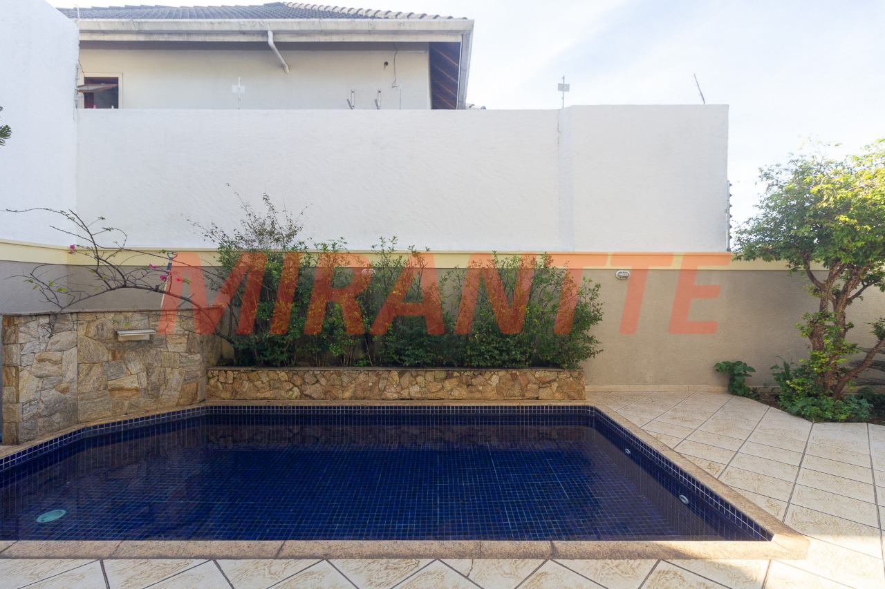 Sobrado de 250m² com 4 quartos em Horto Florestal