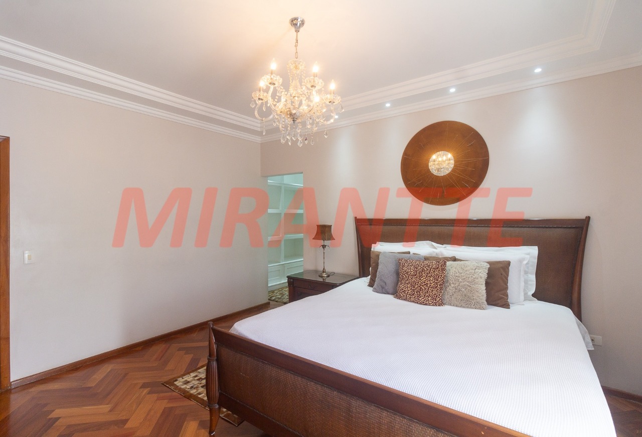 Sobrado de 250m² com 4 quartos em Horto Florestal