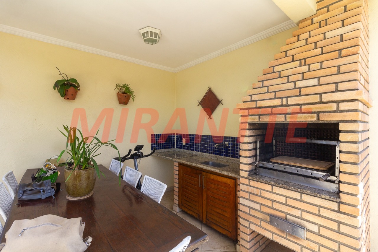Sobrado de 250m² com 4 quartos em Horto Florestal