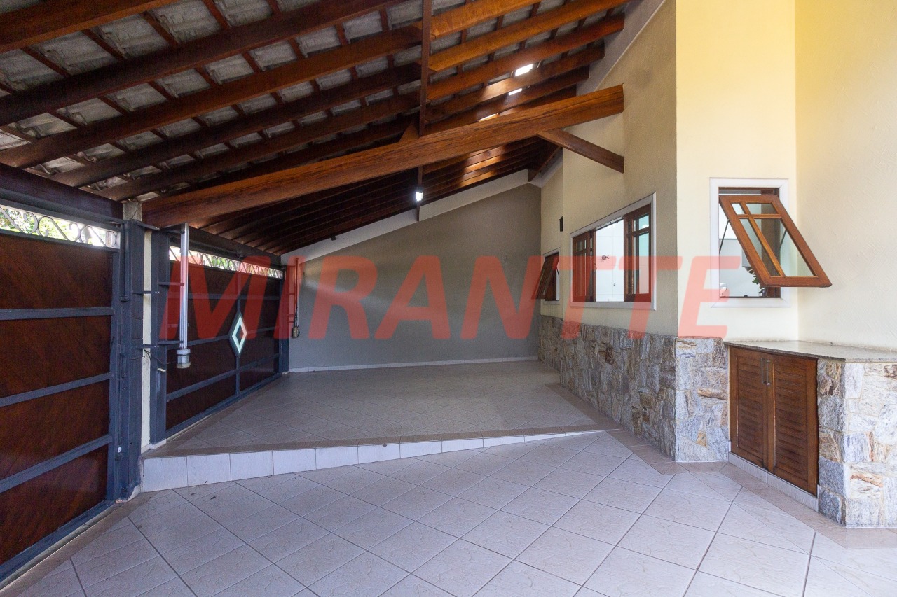 Sobrado de 250m² com 4 quartos em Horto Florestal