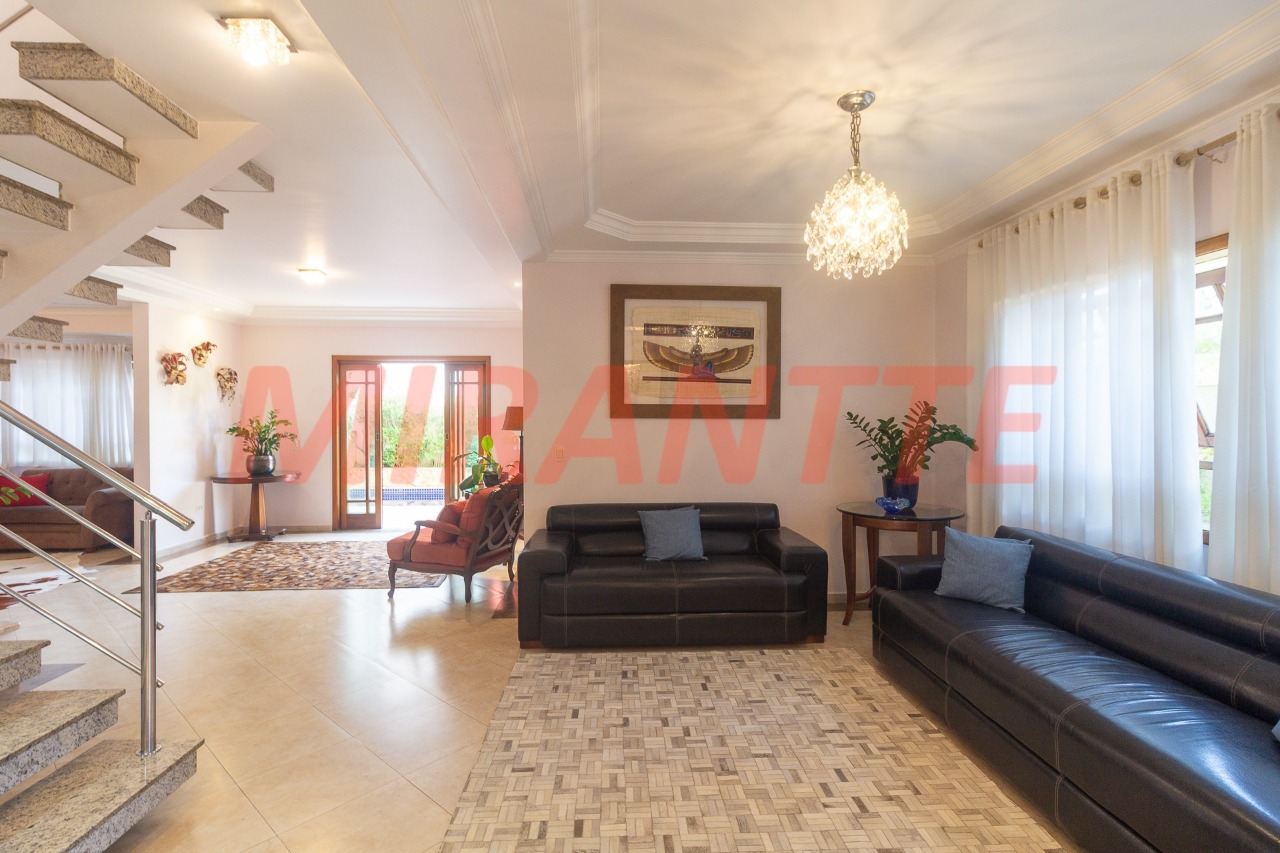 Sobrado de 250m² com 4 quartos em Horto Florestal