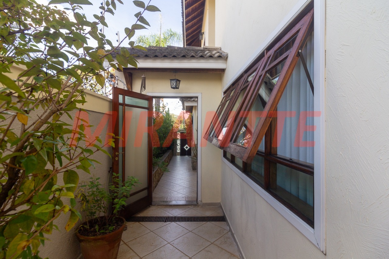 Sobrado de 250m² com 4 quartos em Horto Florestal