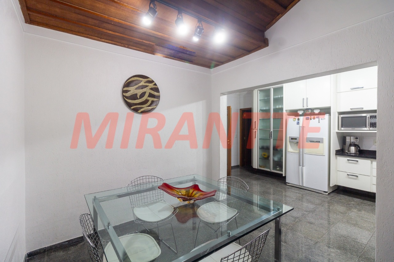 Sobrado de 250m² com 4 quartos em Horto Florestal
