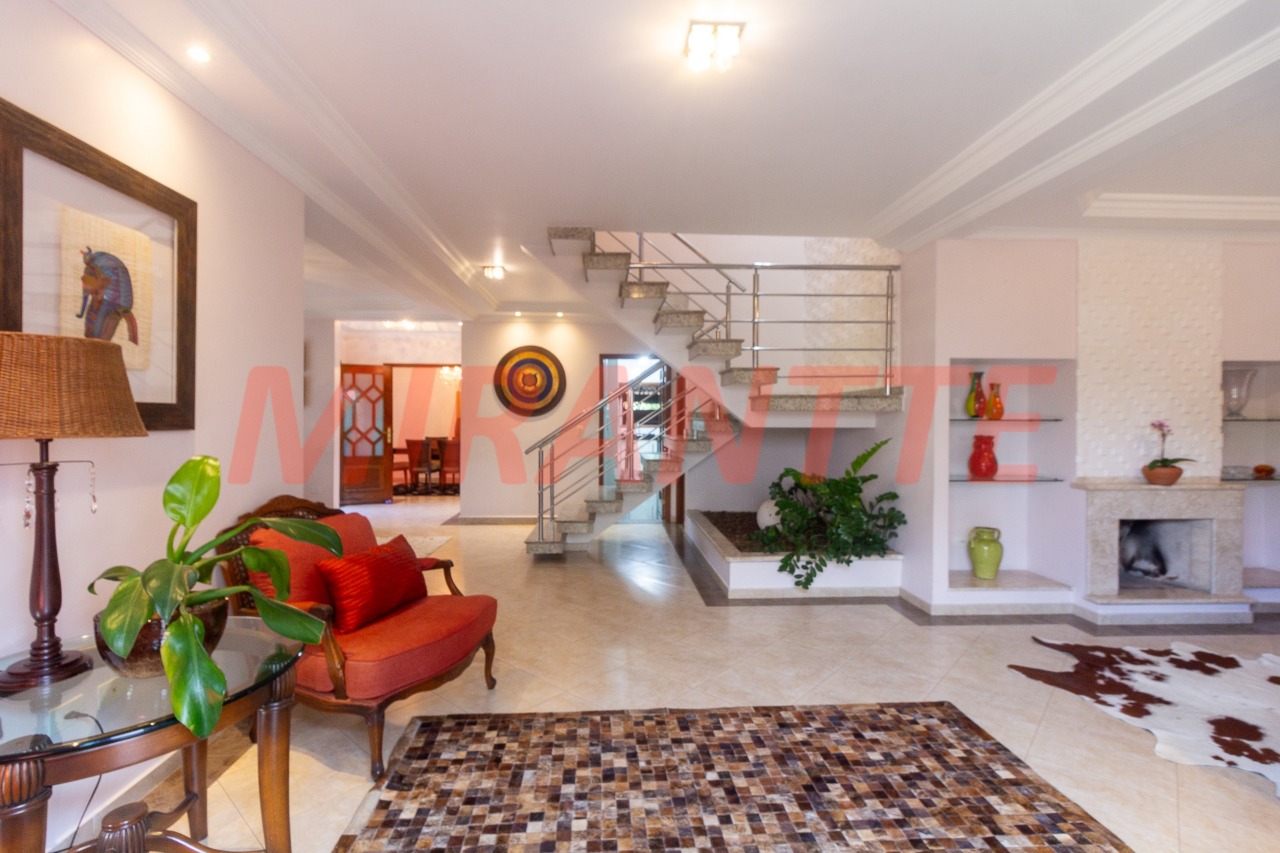 Sobrado de 250m² com 4 quartos em Horto Florestal