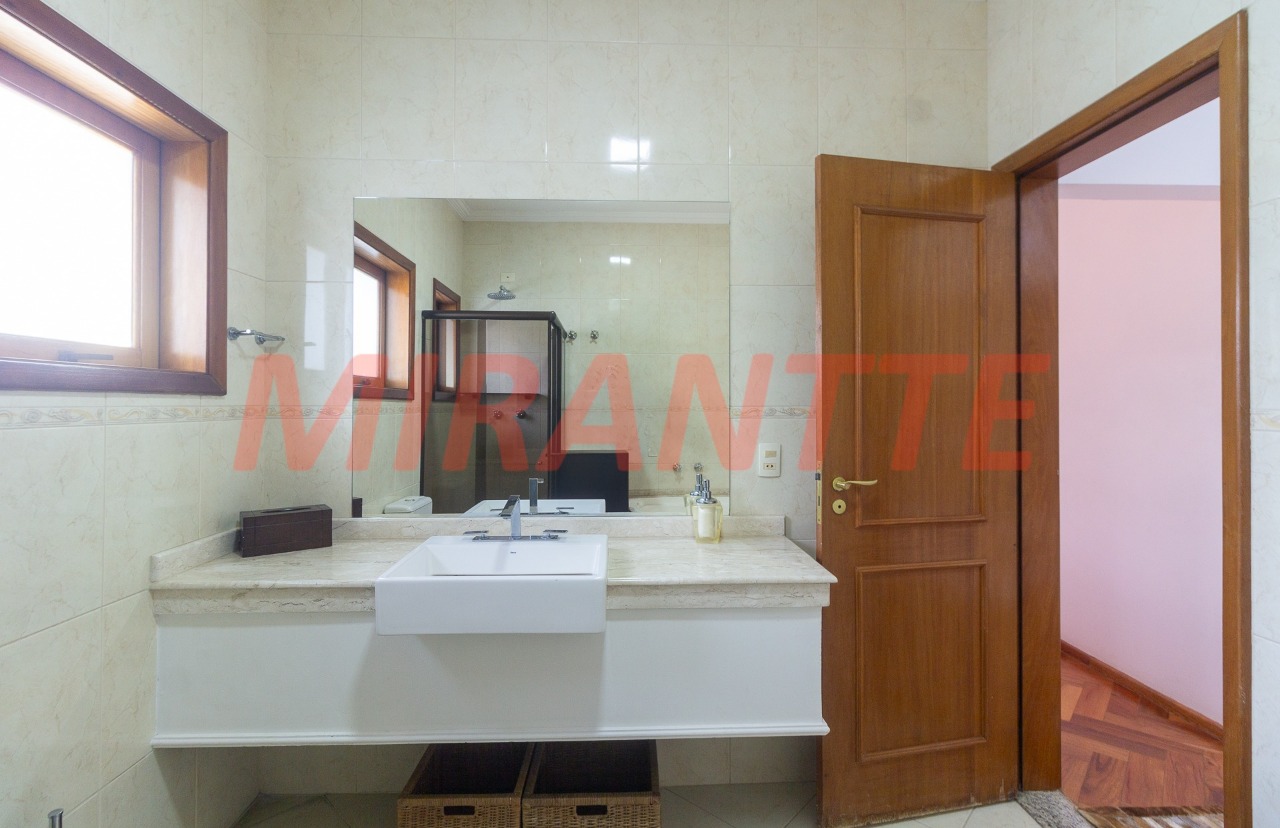 Sobrado de 250m² com 4 quartos em Horto Florestal