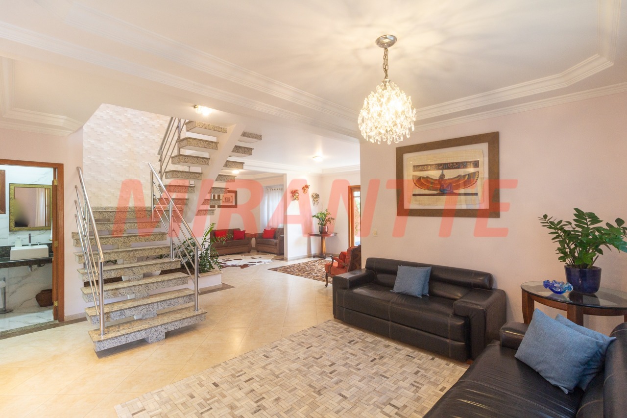 Sobrado de 250m² com 4 quartos em Horto Florestal