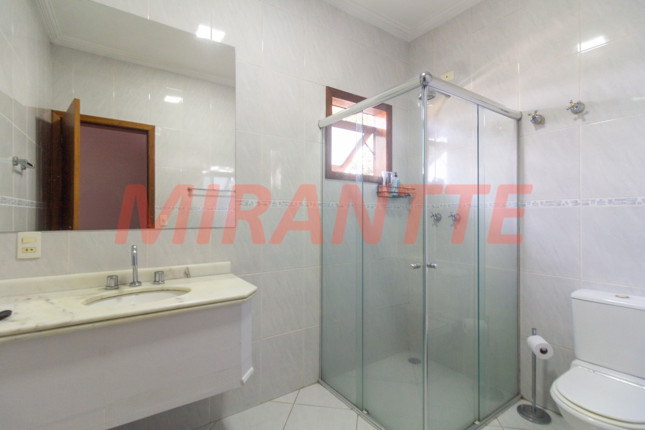 Sobrado de 250m² com 4 quartos em Horto Florestal