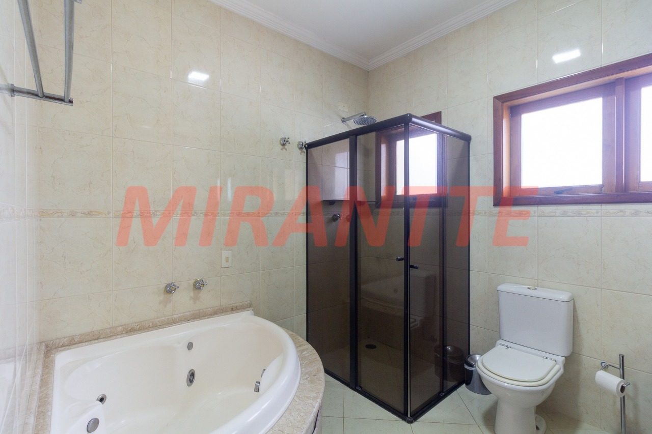 Sobrado de 250m² com 4 quartos em Horto Florestal