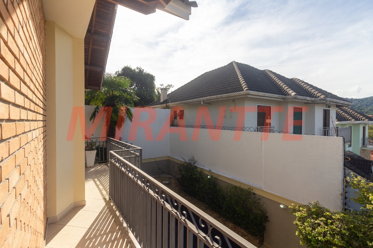 Sobrado de 250m² com 4 quartos em Horto Florestal