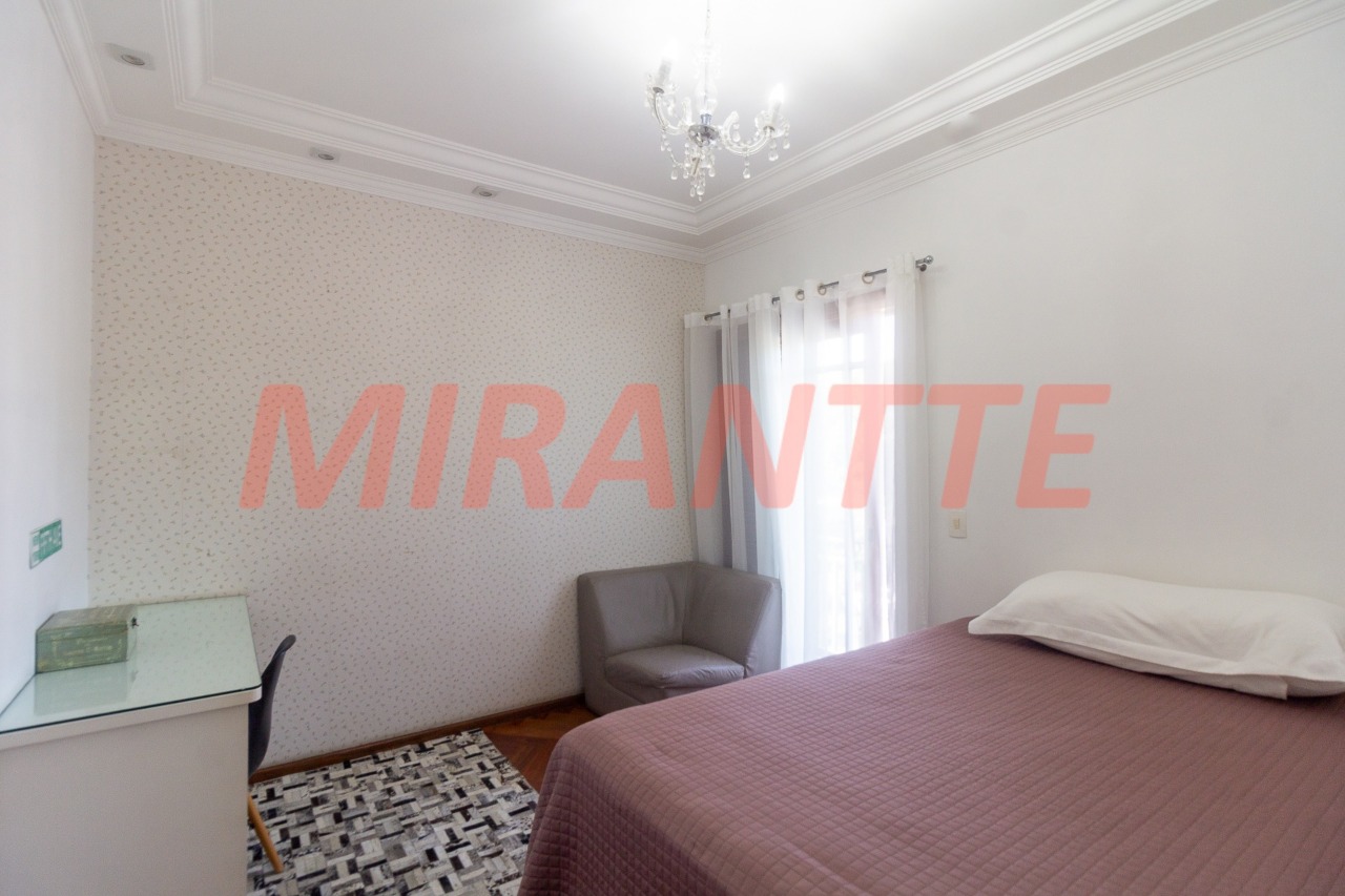 Sobrado de 250m² com 4 quartos em Horto Florestal