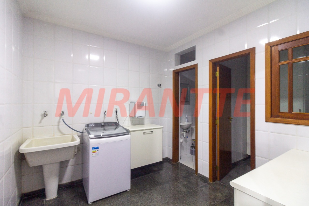 Sobrado de 250m² com 4 quartos em Horto Florestal