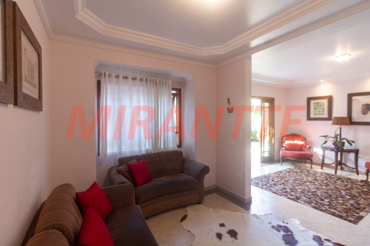 Sobrado de 250m² com 4 quartos em Horto Florestal