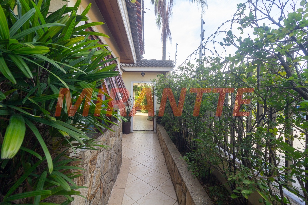 Sobrado de 250m² com 4 quartos em Horto Florestal