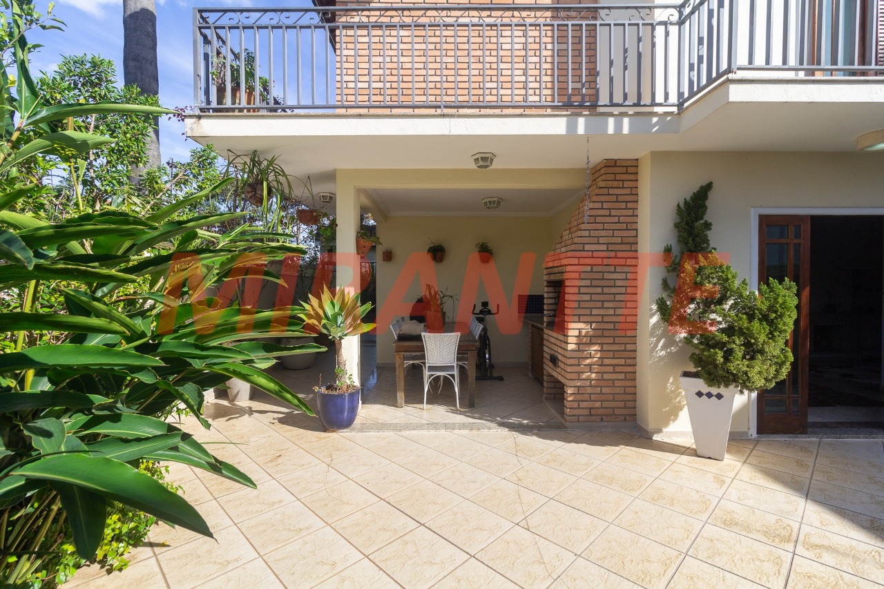 Sobrado de 250m² com 4 quartos em Horto Florestal