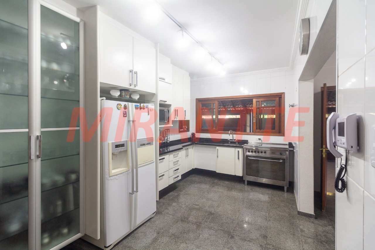 Sobrado de 250m² com 4 quartos em Horto Florestal