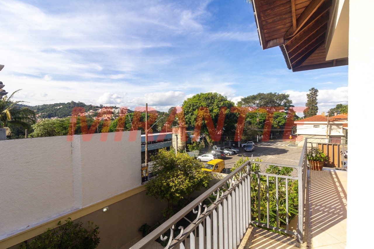 Sobrado de 250m² com 4 quartos em Horto Florestal