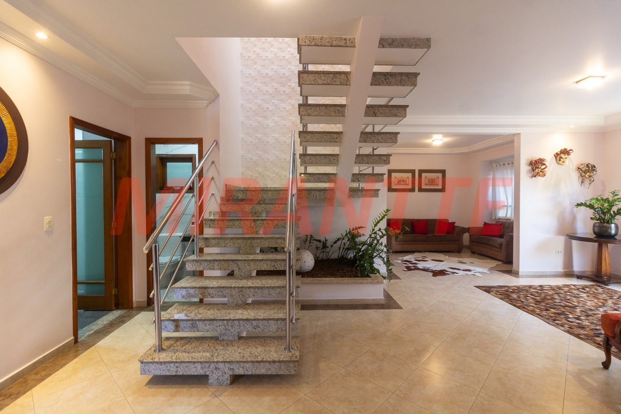 Sobrado de 250m² com 4 quartos em Horto Florestal