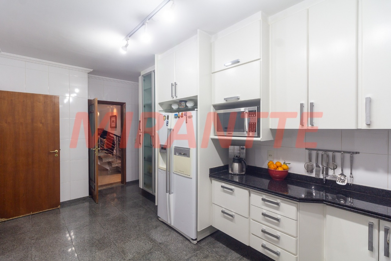 Sobrado de 250m² com 4 quartos em Horto Florestal