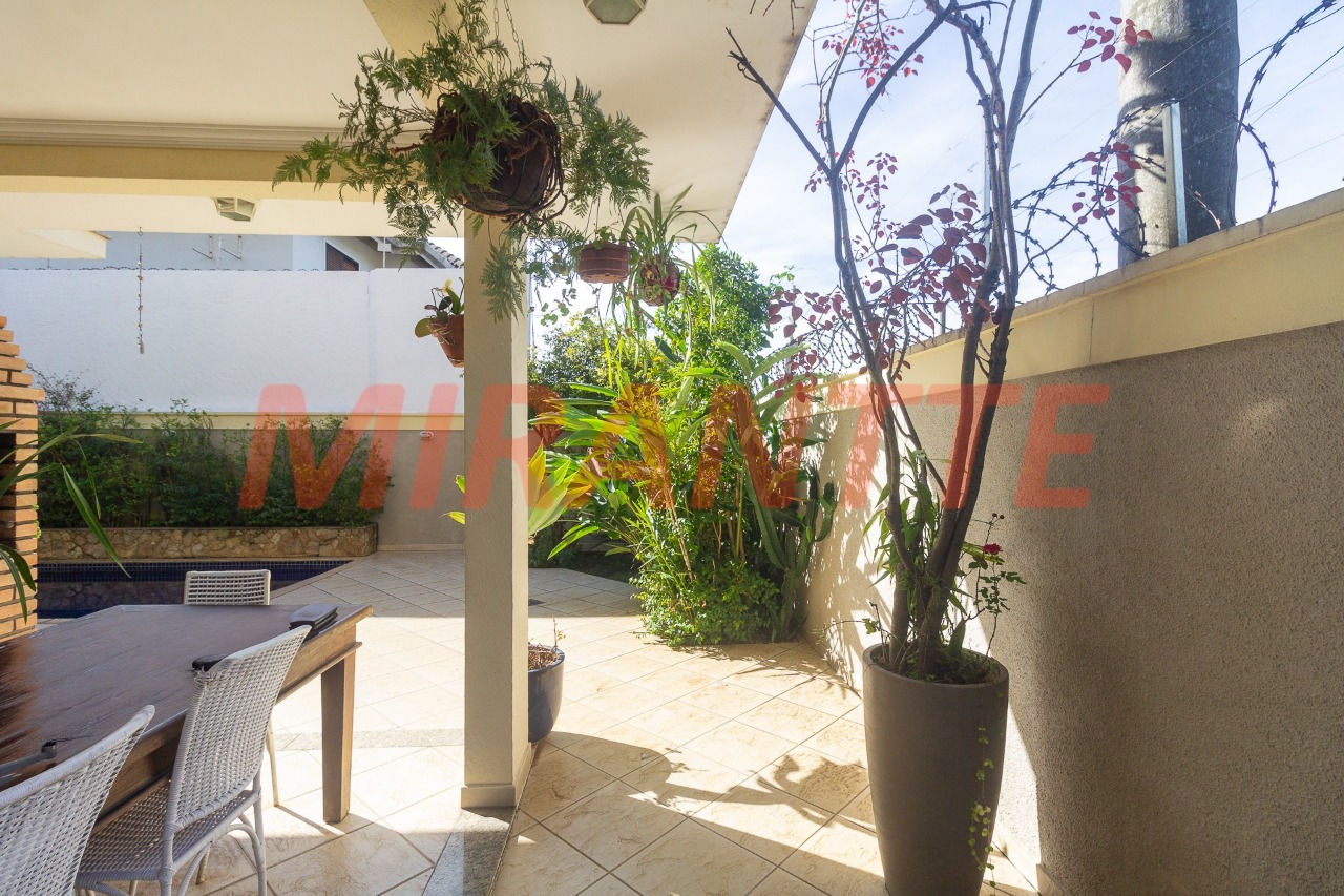 Sobrado de 250m² com 4 quartos em Horto Florestal