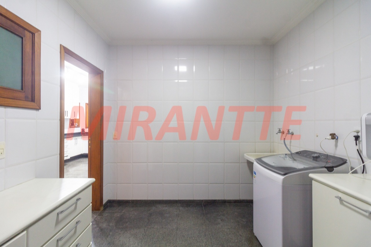 Sobrado de 250m² com 4 quartos em Horto Florestal