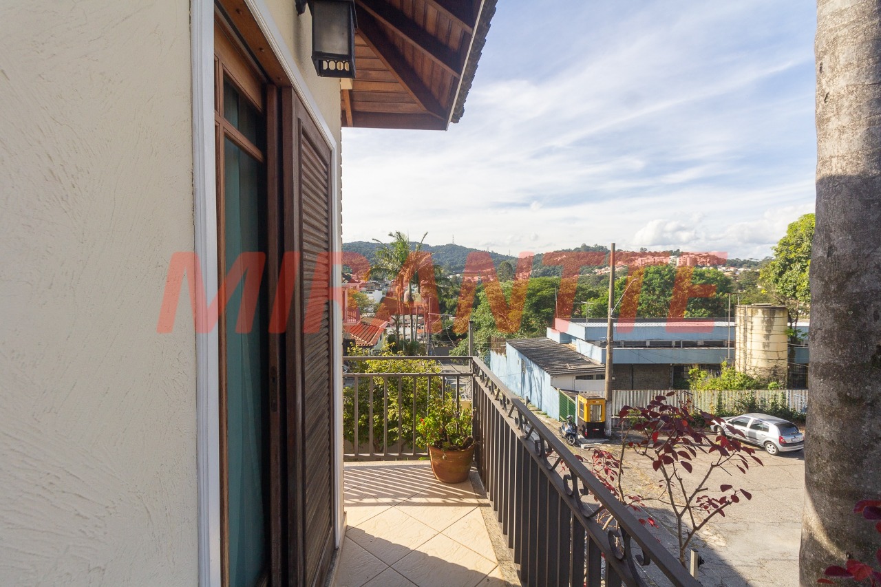 Sobrado de 250m² com 4 quartos em Horto Florestal