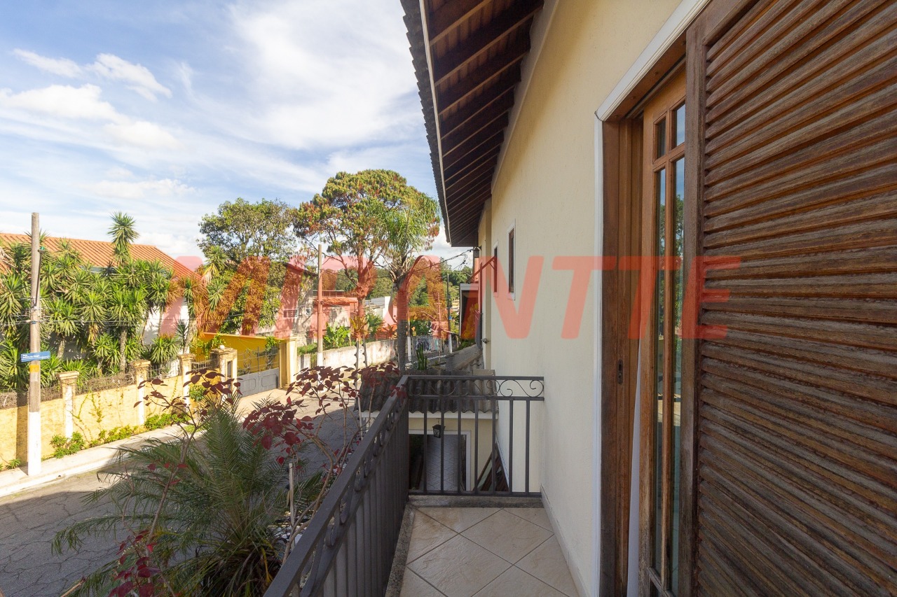 Sobrado de 250m² com 4 quartos em Horto Florestal